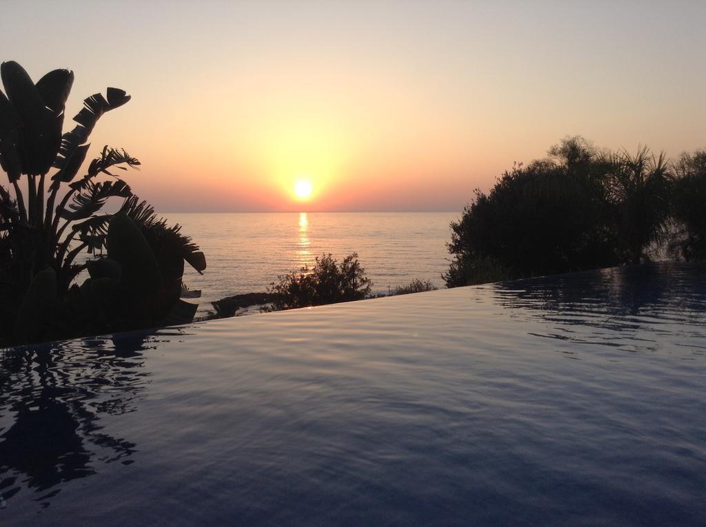Sunset View Mermaid Villa โพมอส ภายนอก รูปภาพ