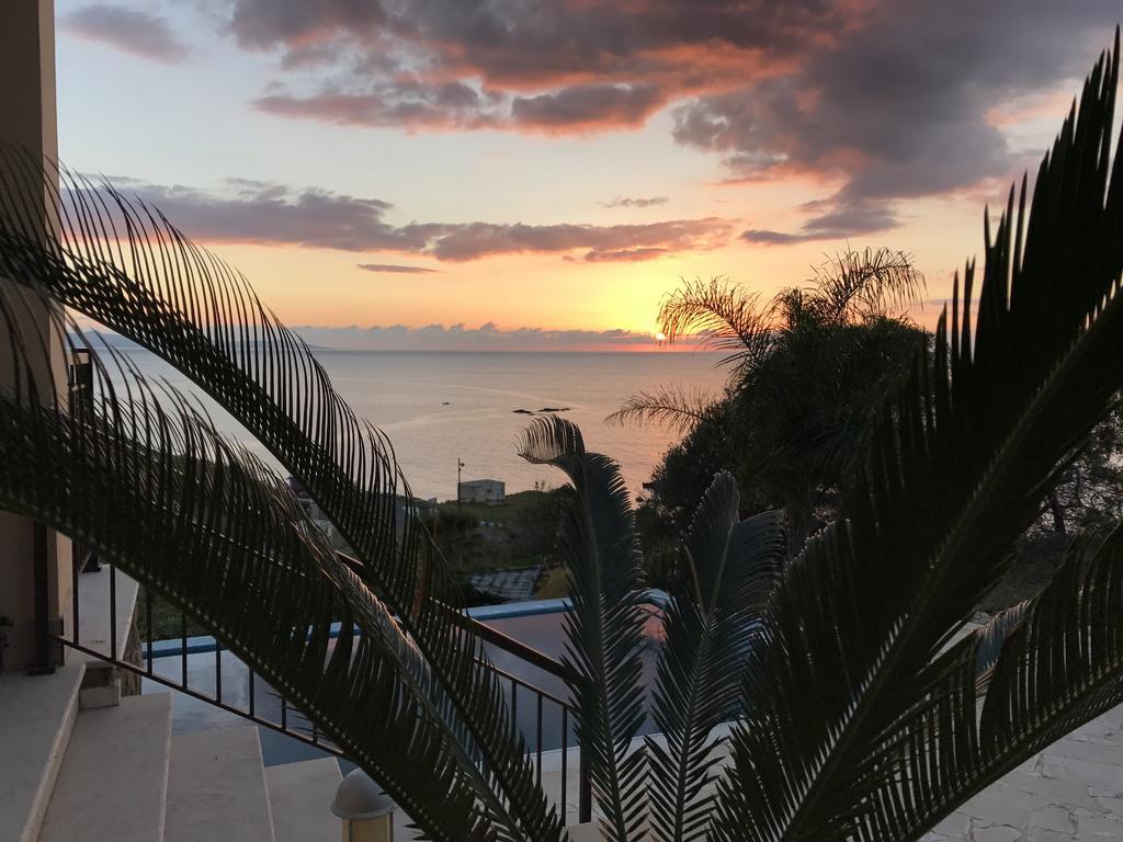 Sunset View Mermaid Villa โพมอส ภายนอก รูปภาพ